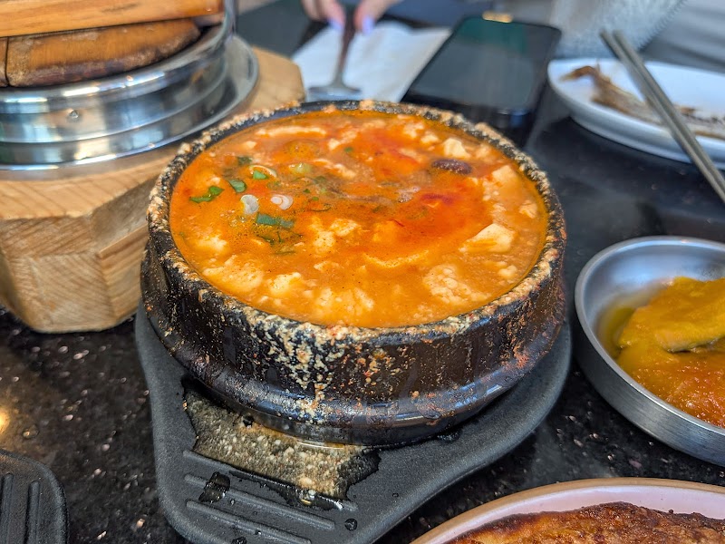 Tofu stone pot, bubbling warm