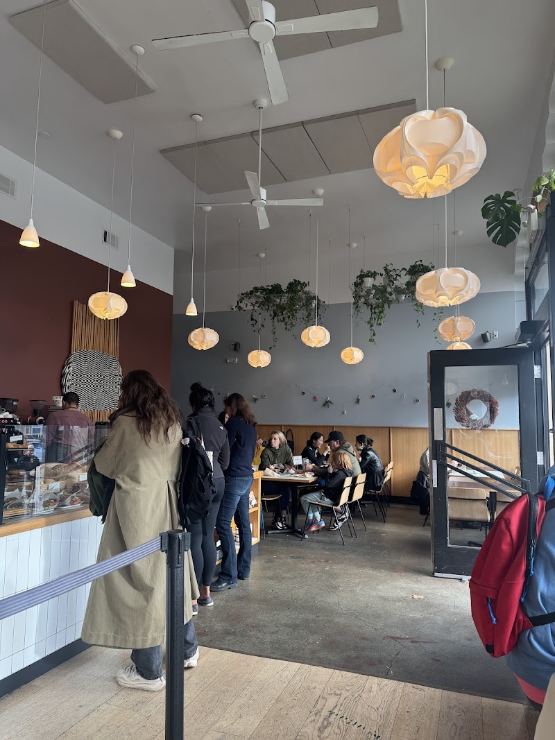 Warm Nordic dining room