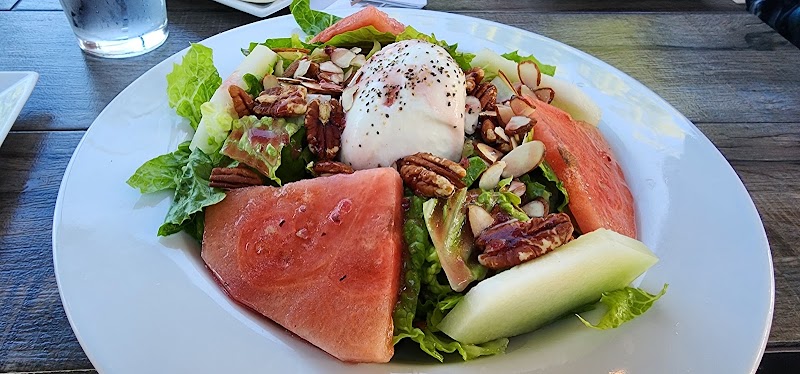 Fresh salad, vibrant flavours