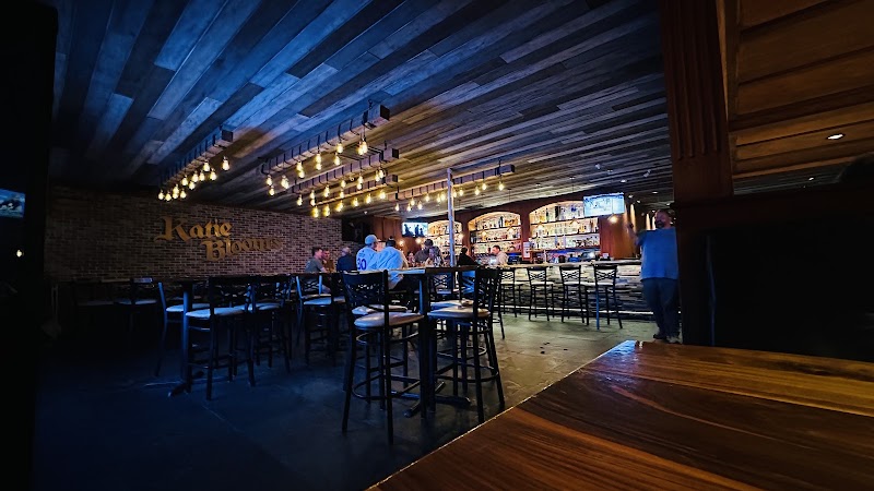 Warm, relaxed bar atmosphere