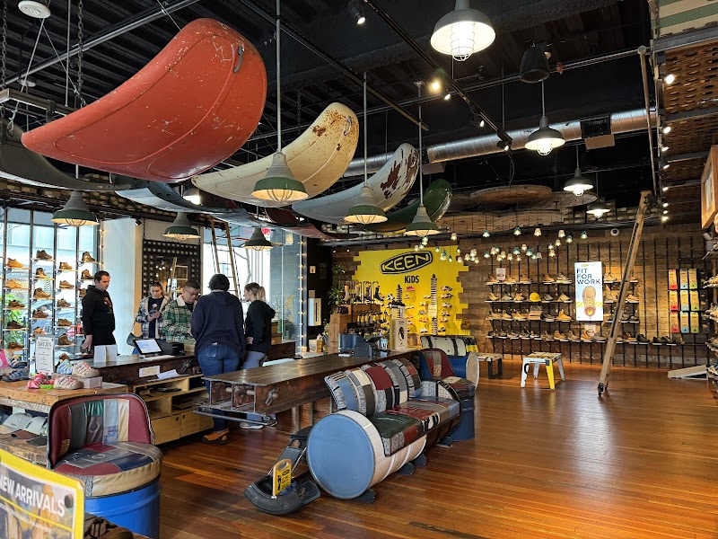 Canoes overhead, kids section