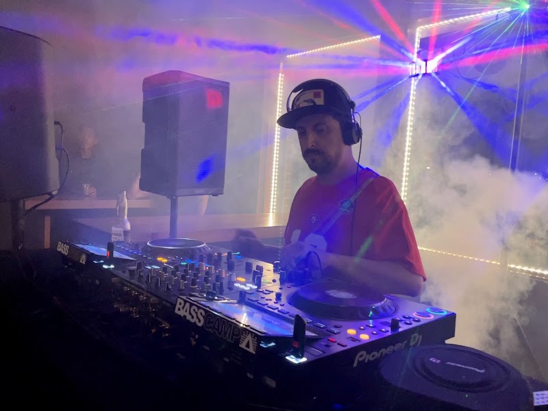 DJ set, laser lights