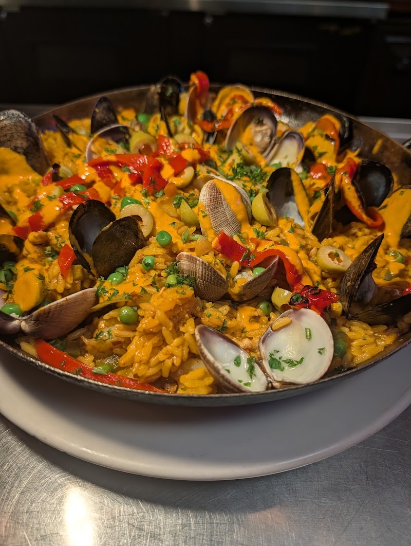 Cuban seafood paella pan