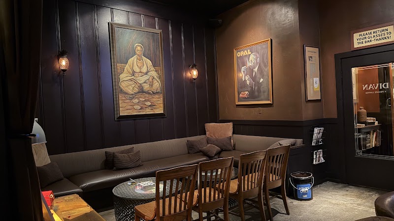 Intimate smoke lounge seating