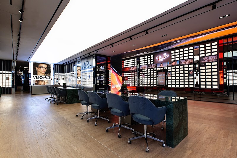 Spacious modern frame showroom