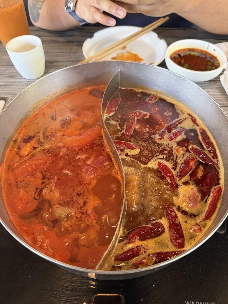 Bold dual broth pots