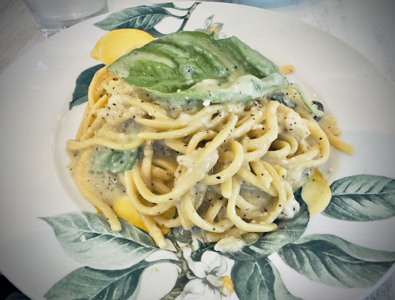 Creamy cacio e pepe pasta