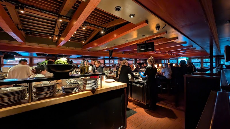 Bustling dining room, full house