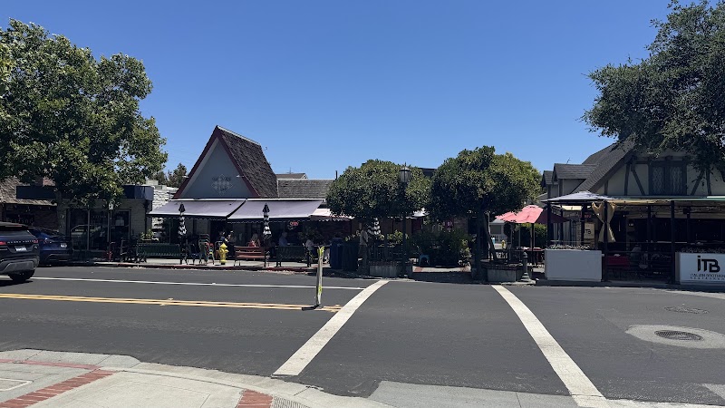 Sunny downtown Los Gatos patio