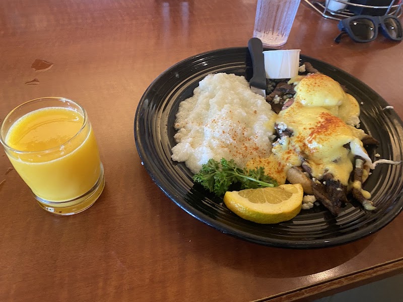 Benedict plate, fresh juice