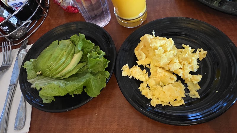 Eggs, avocado, fresh juice