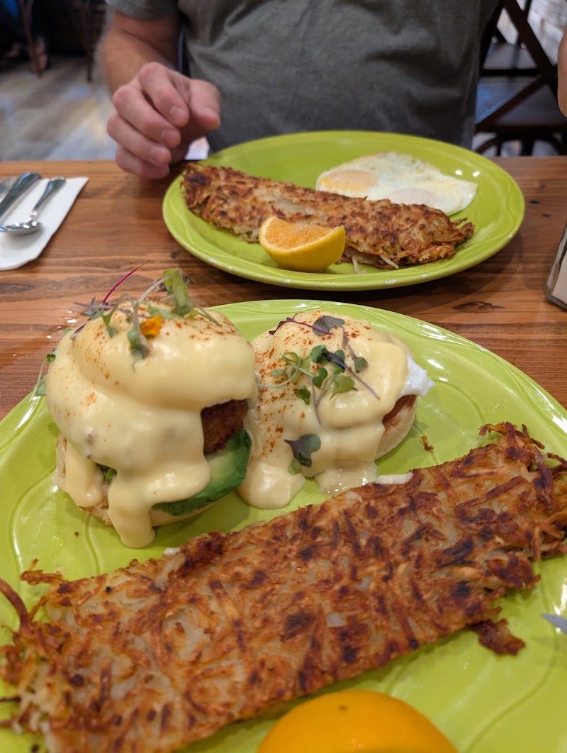 Eggs Benedict with crispy hashbrowns