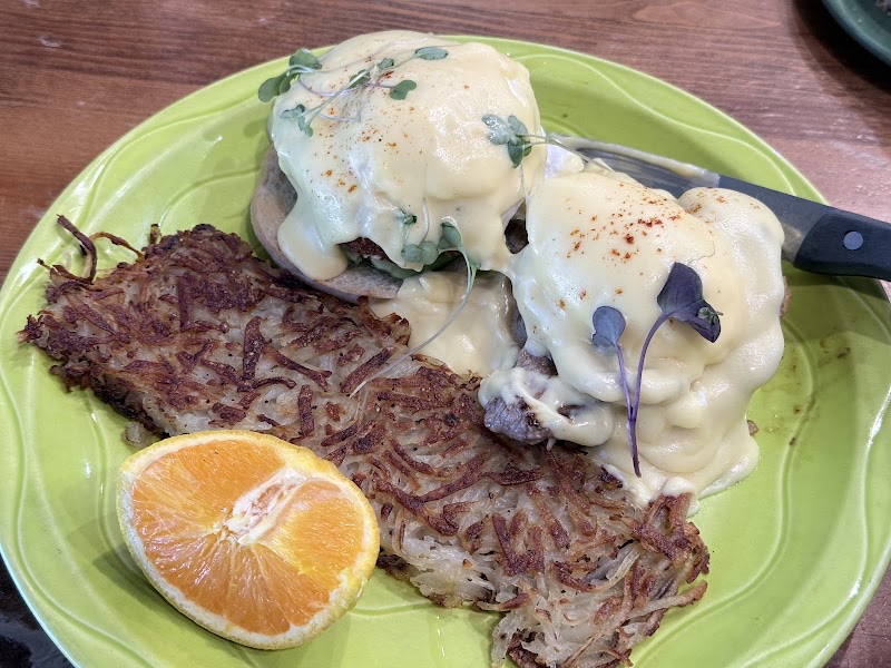 Rich hollandaise, golden hashbrowns