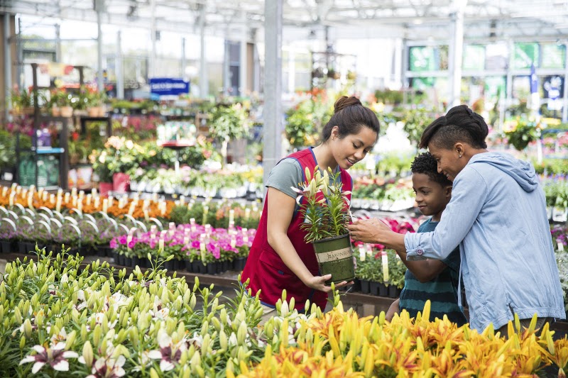 Garden center, family welcome