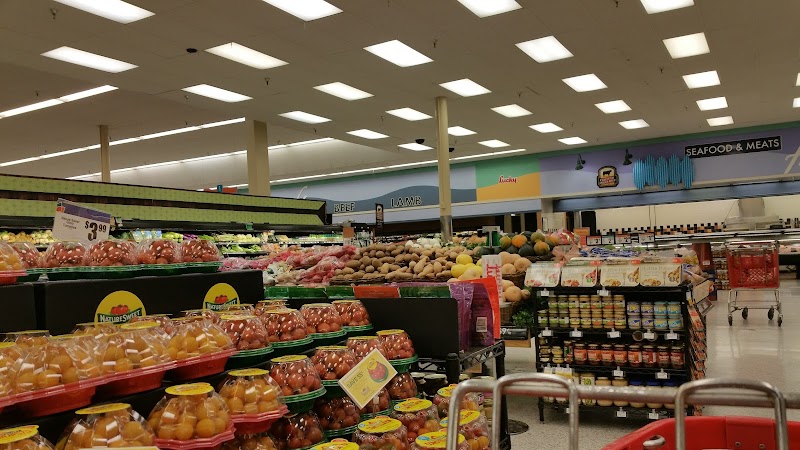 Wide aisles, fresh produce