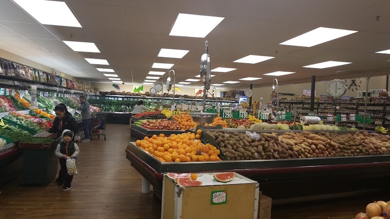 Fresh produce, spacious aisles
