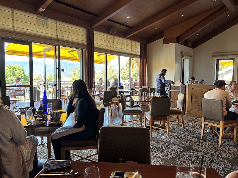 Warm dining room, open terrace