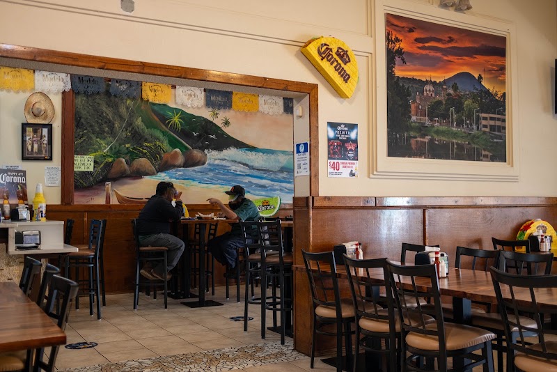 Relaxed dining room inside