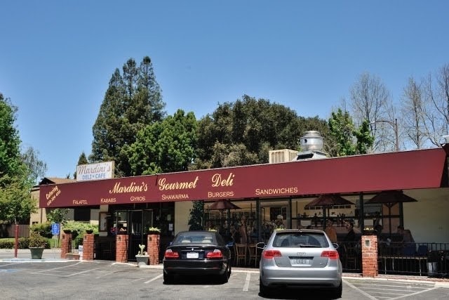 Sunny patio, relaxed dining