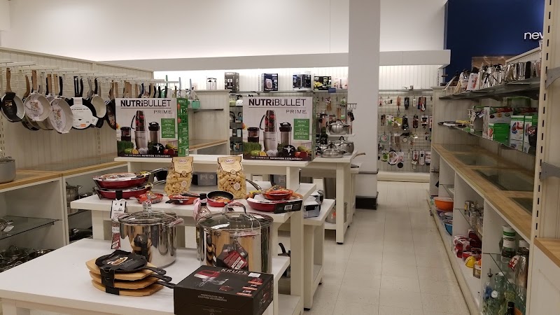 Cookware and kitchen essentials