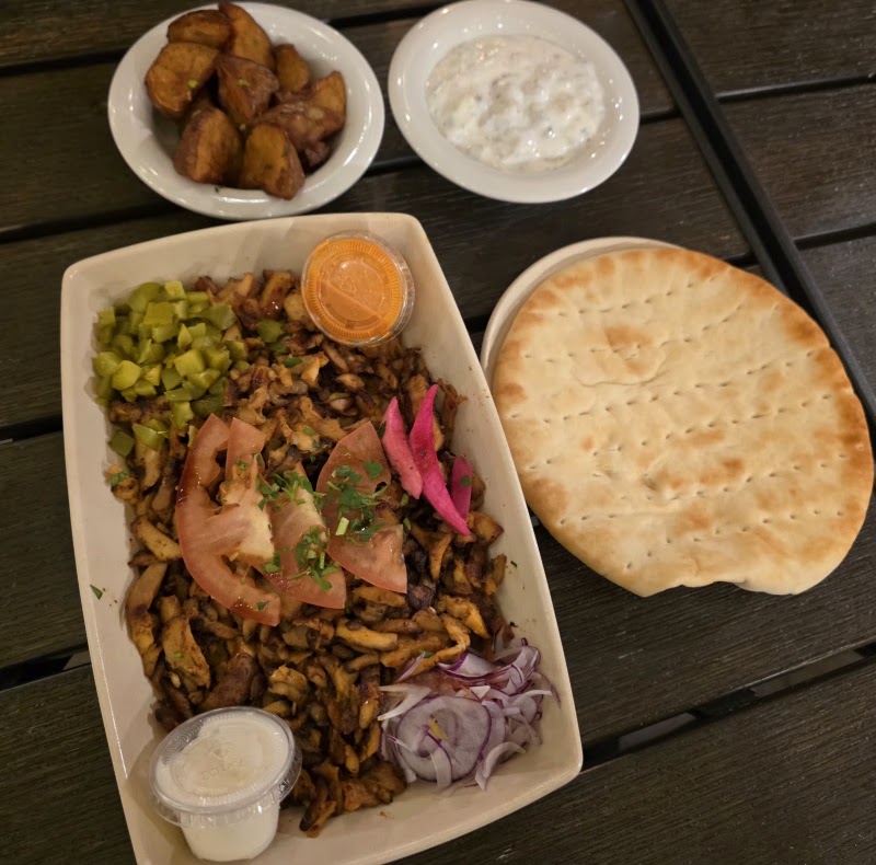 Shawarma plate with pita