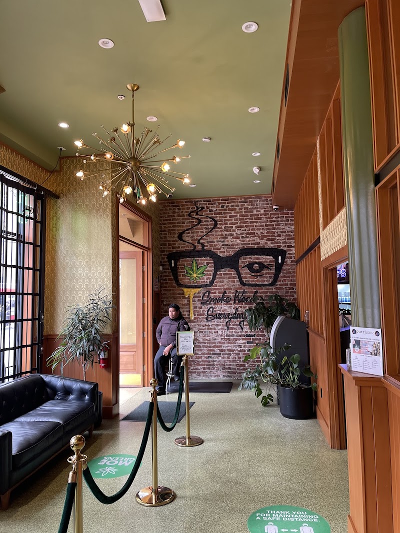 Welcome lobby, signature mural
