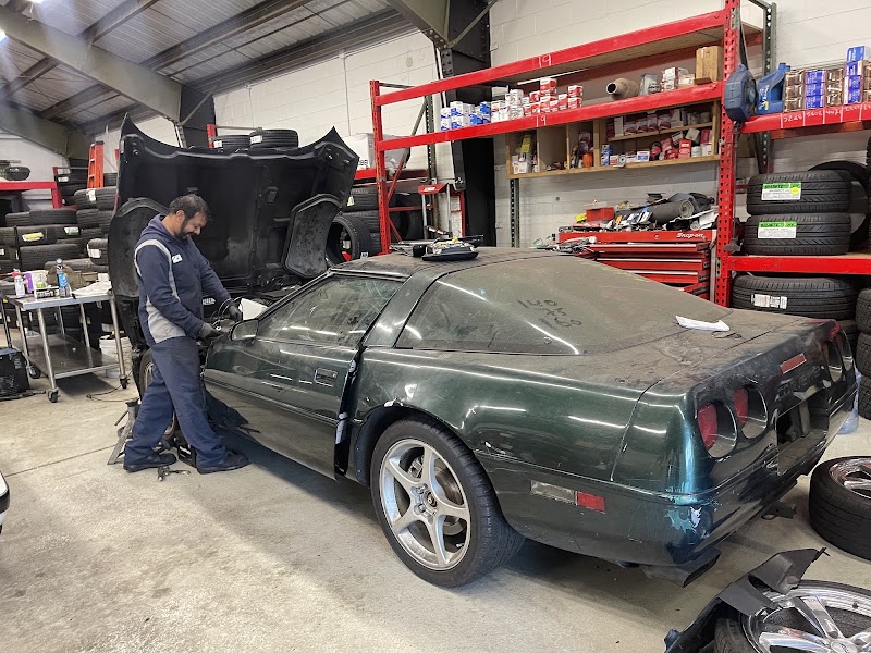 Skilled tech, full-service bay