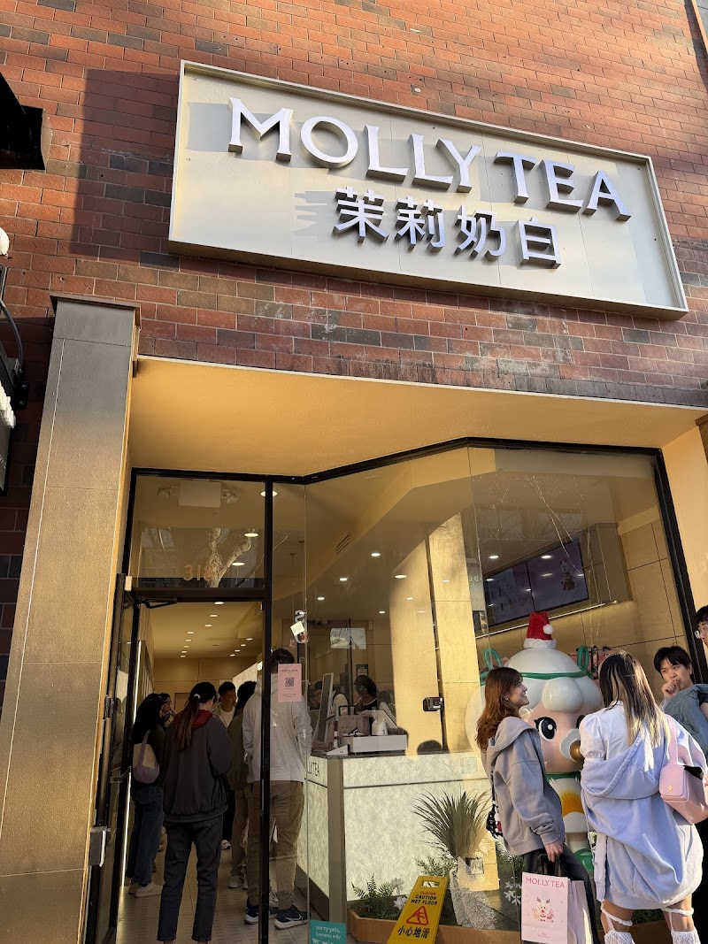 Busy Palo Alto storefront