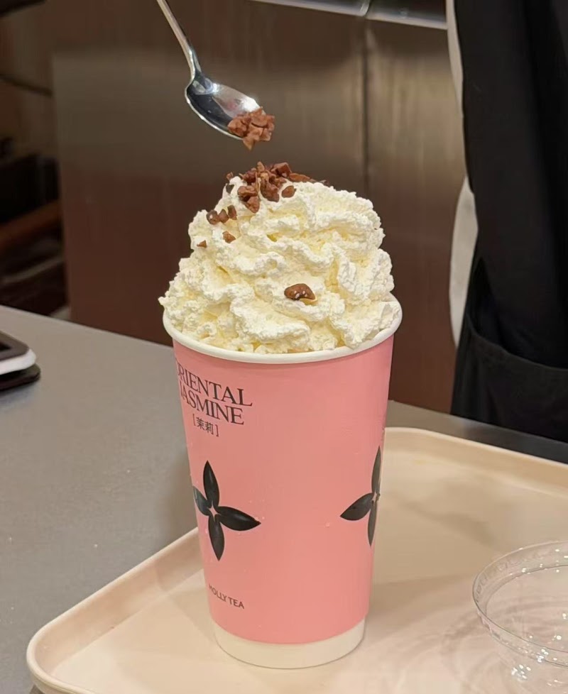 Whipped cream finishing touch
