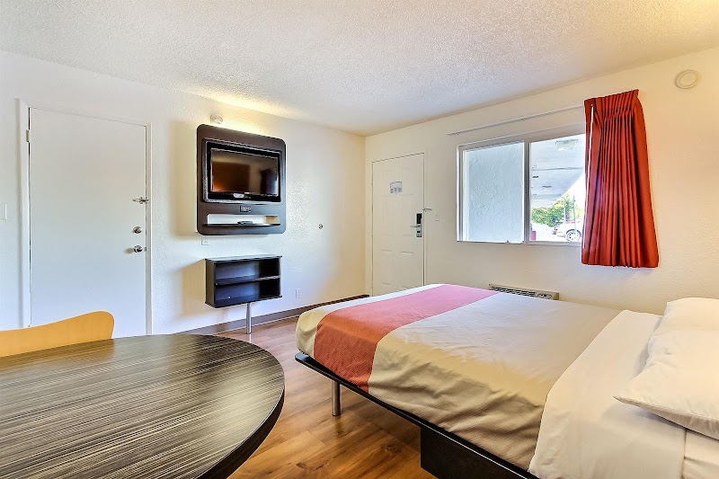 Spacious room, work desk