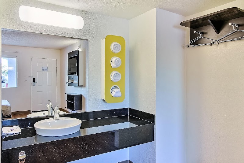 Tidy vanity, fresh towels