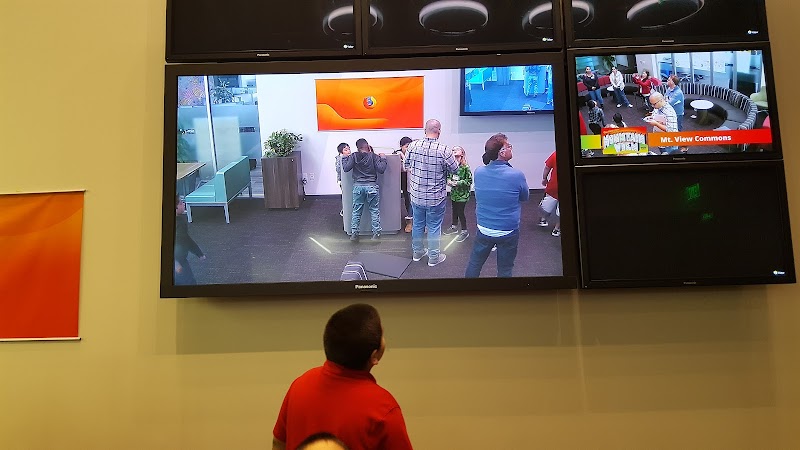 Connected screens, live collaboration