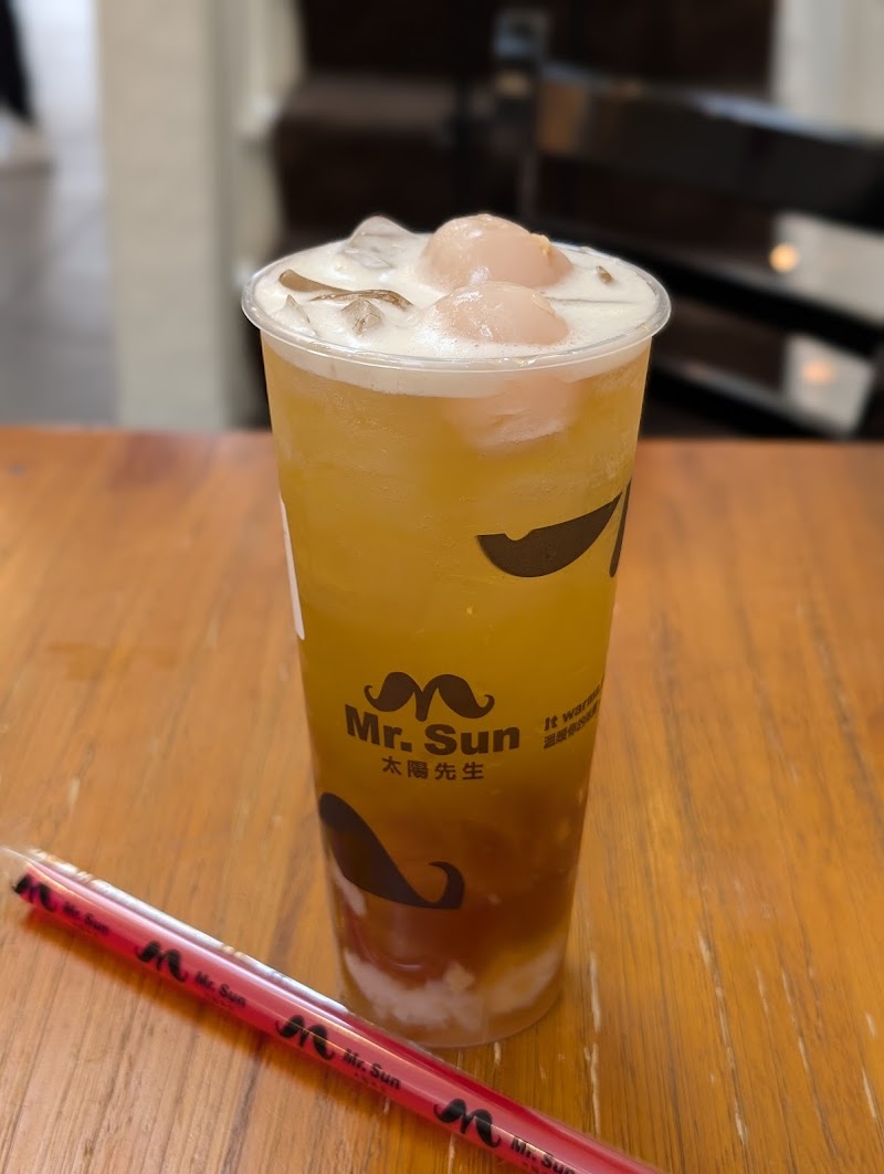 Iced tea, creamy boba top