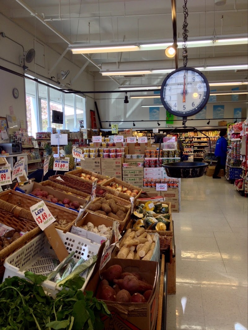 Fresh produce and pantry aisles
