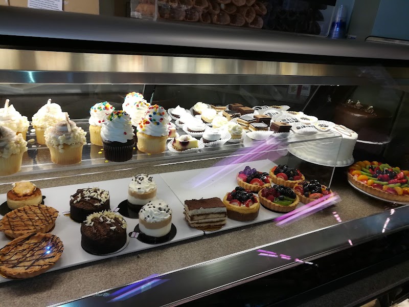 Handcrafted cakes and cupcakes