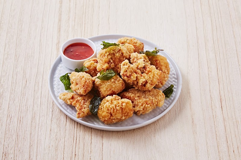 Crispy popcorn chicken, dipping sauce