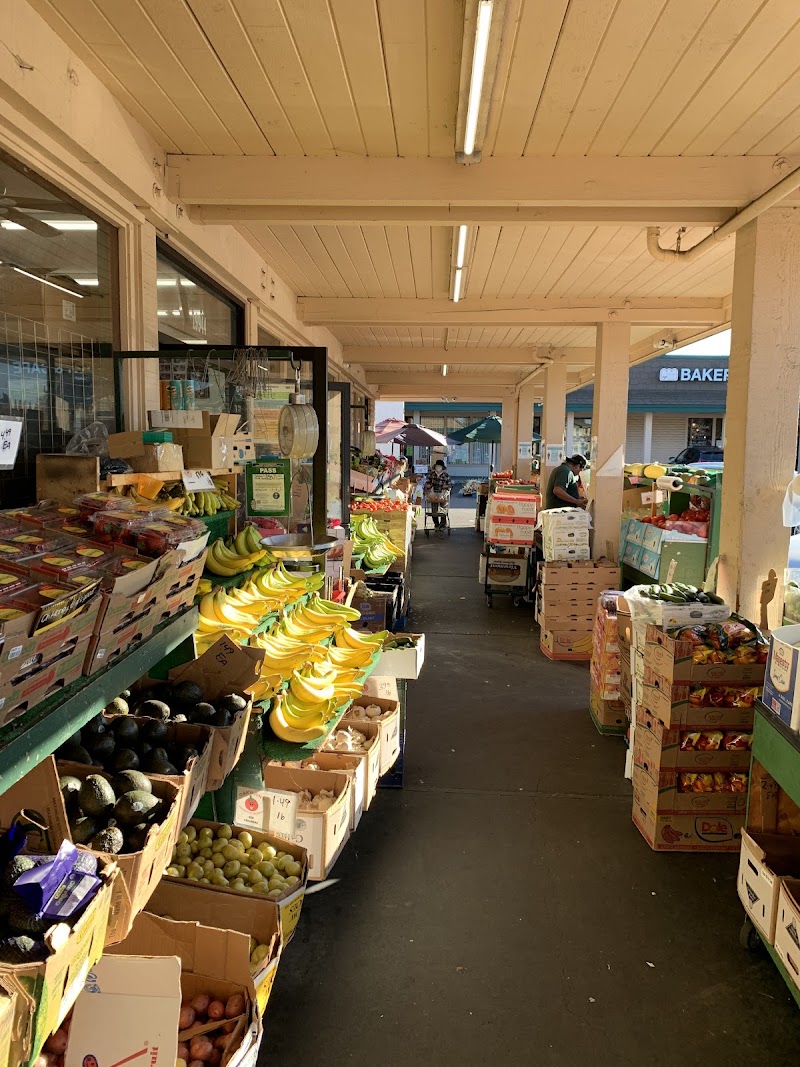 Open-air fruit market display