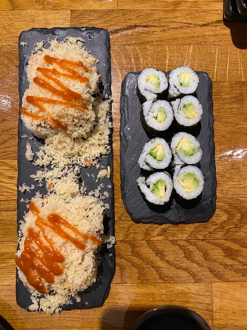 Crispy and avocado maki