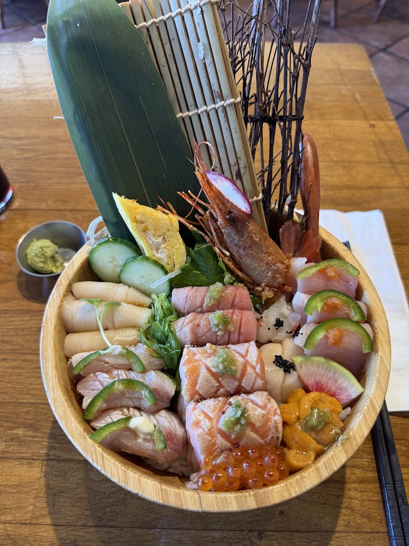Deluxe chirashi, beautifully arranged