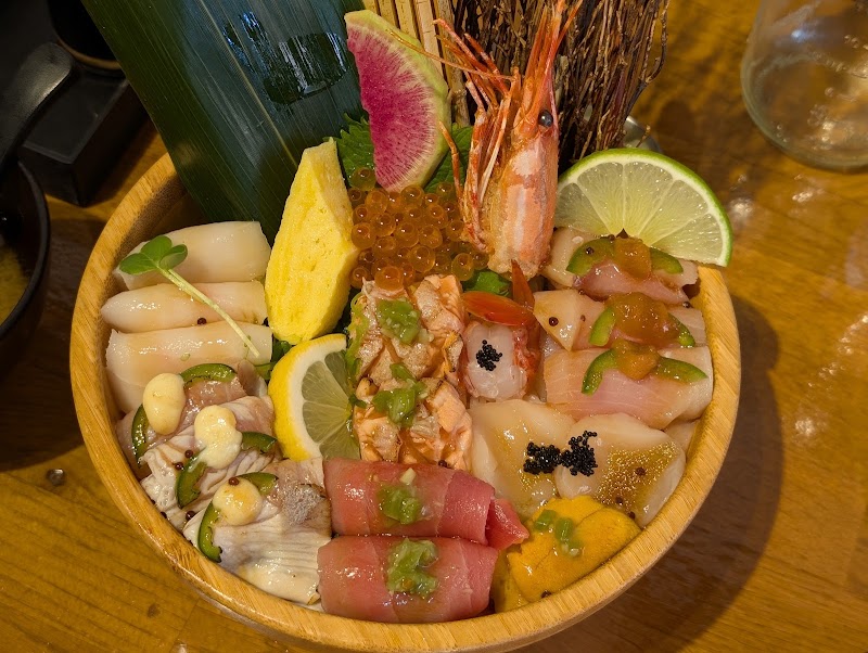 Deluxe chirashi, bountiful bowl