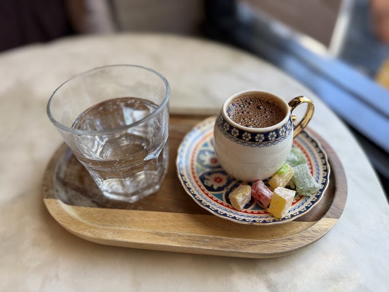 Turkish coffee with sweet lokum