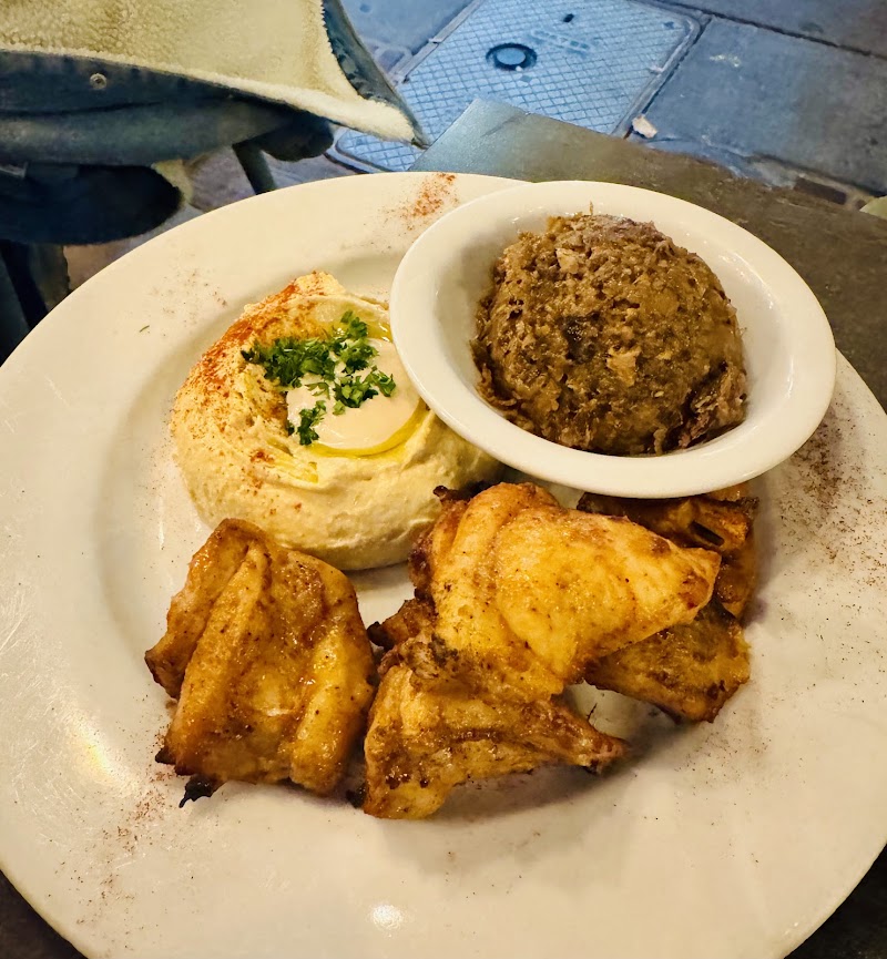 Hummus plate with chicken