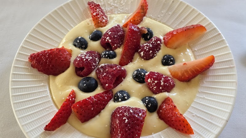 Fresh berries, silky cream