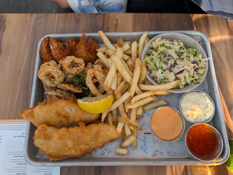 Mixed catch, fries, three sauces