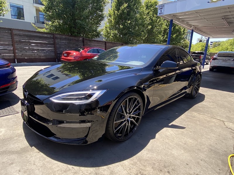 Black Tesla, mirror shine