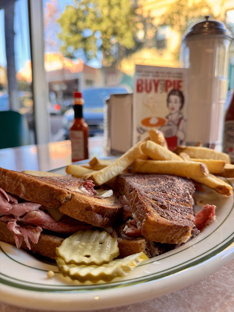 Classic diner sandwich plate