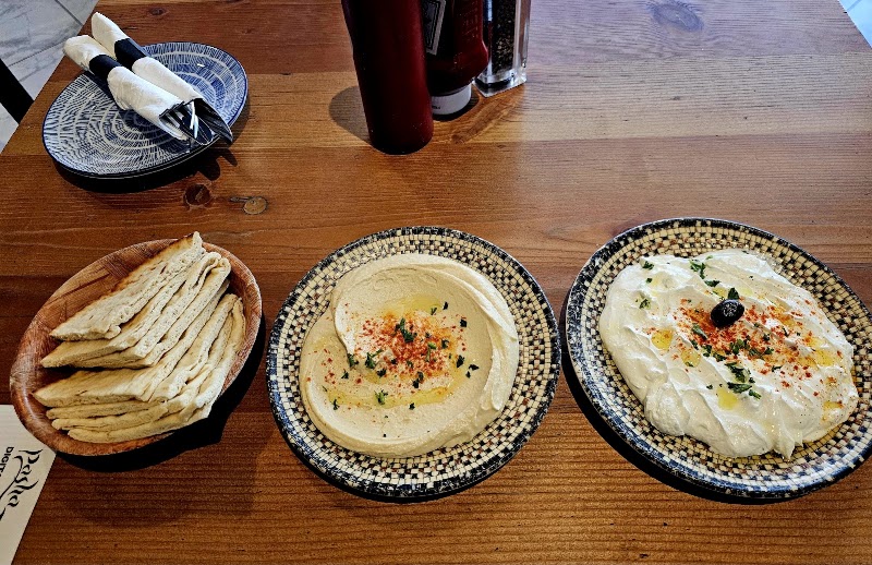 Fresh hummus with pita
