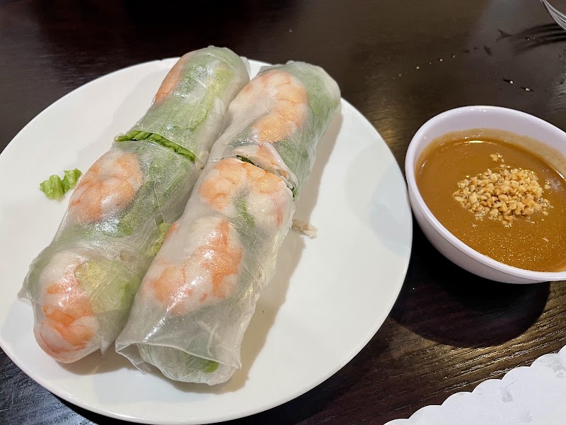 Fresh shrimp spring rolls