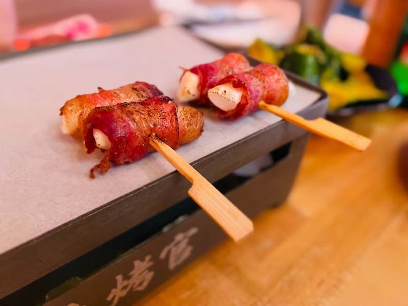Bacon-wrapped skewers, warm tray