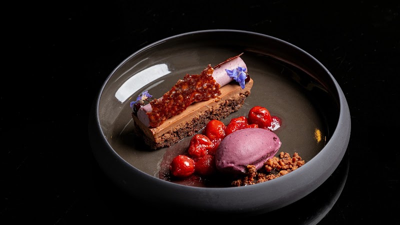Artful dessert plating